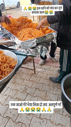 Sunny Monuya on Instagram: "पांच लाख रुपए महीने वही कमाता है, जो भंडारे प्रसाद को देखकर कभी भी अनदेखा नहीं करता🥺🥺, घमंडी लोग दूर रहे😔"