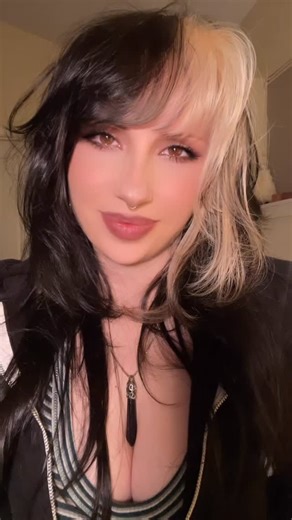 Dax Anais | Empty out all your stress for me 🤍 | Instagram