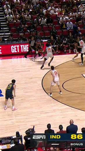 Enrique Freeman gets to the hoop & lays it in to tie the game with less than 40 seconds remaining 👏 | Indiana Pacers