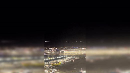 Chicago Airport Timelapse: Watch Planes Fly in Like Blazing Meteors