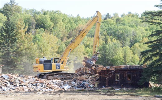 Val Chatel ski lodge comes tumbling down