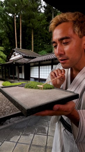 A Man Also Entered The Field In His Hand 😱