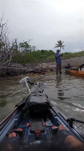 dude loses his $1800 motor, kayak fail