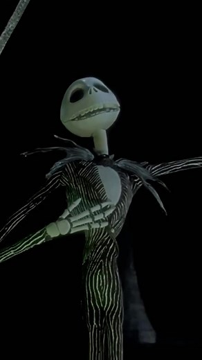 Fotogramas on Instagram: "¡Es hoy, es hoy! 💀🖤 Pocas escenas mejores para celebrar la festividad de Halloween que esta de ‘Pesadilla antes de Navidad’, la pesadilla más bella que ha visto el cine 🎬 #JackSkellington #Halloween #PesadillaAntesdeNavidad #NightmareBeforeChristmas"
