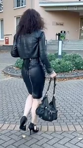 Winterzeit ist Lederzeit. Lederoutfit von Crazy-Outfits, Winter vibes mit 20% Discount #lammnappa #leder #lederbekleidung #luxury #mode #elegant #trend #onlineshopping #leatherpants #fashionstyle #fashionblogger #fashion #leatherwork #lifestyle #vinyl #outfits #outfitstyle | Ledershop Crazy Outfits