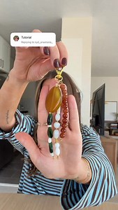 Syd Anastasia on Instagram: "How I make my bag charms ✨ #coolgirlscraft #diy #beading #tutorial #beadingtutorial"