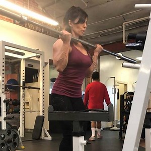 Happy New Year!! The @juggernauttraining Powerbuilding program is now live: https://store.jtsstrength.com/collections/online-coaching/products/club-powerbuilding?variant=637874438147 With the Club Level Powerbuilding Program you'll get: -6 day/week programming written by IPF World Champion and World Record Holder Marisa Inda delivered weekly via email. -Access to a community of coaches and athletes to help motivate and push you while keeping you accountable to the program. -A video database with