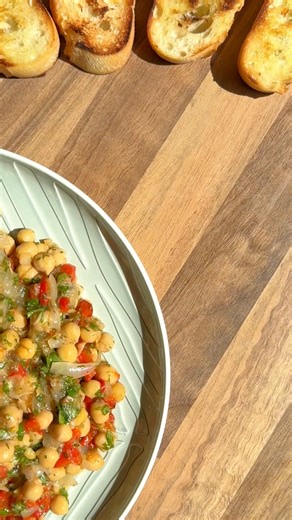 1.3M views · 12K reactions | https://essenparadies.com/the-best-chickpea-salad/ | Essen Paradies | Facebook
