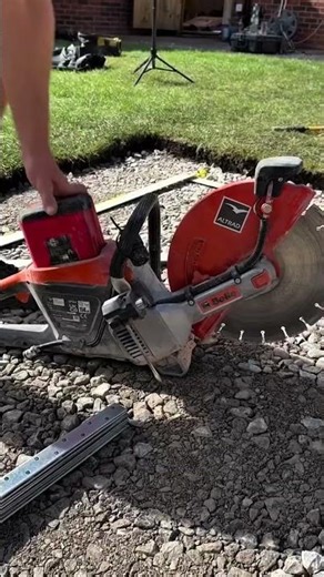 This is how to operate a chainsaw directly from start to finish with ease #machineoperation #viral