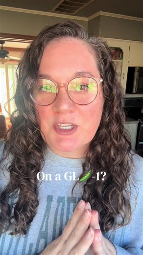 Quick tips for gl🫛-1 users 👇🏼 Starting (or restarting) a gl🫛-1 med can feel overwhelming but small habits make a big difference. ✔️ Prioritize protein ✔️ Eat regularly (skipping meals backfires) ✔️ Hydrate and add electrolytes if needed ✔️ Fiber matters but build it slowly ✔️ Eat until full This isn’t about perfection, just consistency and learning what works for your body. Consistency > perfection. Always 🤍 #glp1community #weightlossmotivation #fatloss #wellnessjourney #healthtok