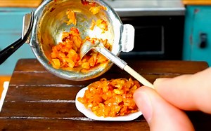 MINMINE在迷你厨房制作迷你泡菜炒饭！