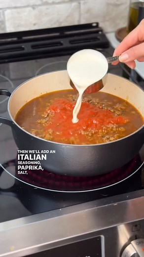 One Skillet Elk Burger Helper Lasagna 👏 ✍️ What you’ll need: 1 pound ground elk 1 small yellow onion, diced 1 tablespoon italian seasoning 1 teaspoon paprika 1 teaspoon salt ½ teaspoon black pepper ¼ teaspoon red pepper flakes (optional) 1 tablespoon minced garlic 2 cups beef broth 2 cups marinara ½ cup heavy cream 8 ounces uncooked pasta, mafalda or cavatappi 1-2 cups shredded mozzarella cheese Parmesan cheese, for topping 1 tablespoon chopped parsley, to garnish (optional) 🍝 How to make it: 