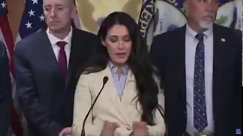 🚨 Rep. Anna Paulina Luna says, "An overwhelming majority of Americans want to ban insider trading for members of Congress. Today in a rare moment of bipartisan support, we introduced legislation to do just that. If leadership fails to bring the vote to the floor, we have a discharge petition prepped and ready to go. One way or another, we are determined to deliver this win to the American people."Do you firmly support Anna on this?A. Huge YesB. NoIF Yes, Give me a THUMBS-UP👍!!MAKE THIS GO VIRA