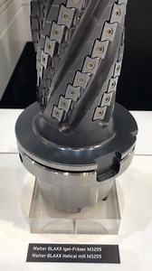 Take advantage of the power of a tangential system: Walter BLAXX Helical mill M3255. | Walter Tools