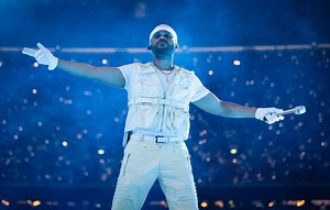 The Weeknd Respects Michael Jackson After Breaking His Record