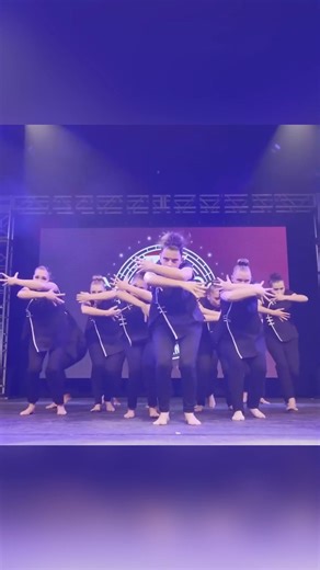 1.7M views · 25K reactions | Oxygen略 syncs their bodies to the rhythm of the music✨朗 | World of Dance | Facebook