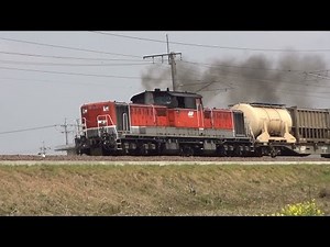 爆煙を上げて加速力走 ディーゼル機関車DD51形牽引貨物列車3本