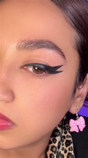 Mastering Double Winged Eyeliner Techniques