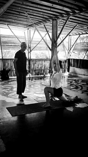 🤸‍♀️☀️🌴🧘‍♀️ Jom Yoga at the Bamboo Cottage and salute the sun before you start your day with positivity!