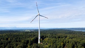 Queensland sets coal exit plan as debate over renewables heats up