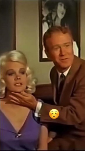 A pie in the face America should see 🥧🇺🇸 #pieintheface #piethrowing #womanpied