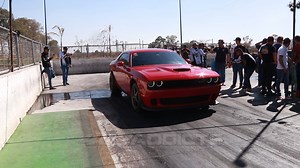 Carrera bastante pareja, Hellcat vs Camaro ZL1. | 402 adictos