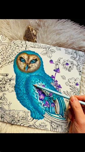 Green ☘️💚🌱 on Instagram: "Tutorial 🦉 One small section. Big difference 💙🦉 Layering magic ✨ 📖 : Animorphia 🦉 👨‍🎨 : Kerby Rosanes 💜 🖍️ : prismacolor 💙 #coloringtutorial #adultcoloring #coloredpencils #prismacolor #artreels #owl GreenArt Flowers green_art_flowers"