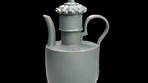 Ewer with lid