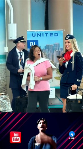🤩✈️Everyone Noticed Her Smile |Air Hostess Moment at Airport #shorts#youtubeshorts #flightattendant