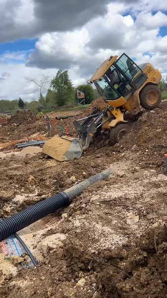 #volvo #chargeuse #resaux