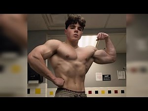 INSANE Muscle Detail – Young Bodybuilder Flexing Like a Beast