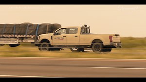 En este laburo, un error y fuiste. ⛽💥 La tensión no te da respiro. Mirate ya la serie, Landman: Un Negocio Crudo y preparate para el nuevo episodio que estrena este domingo en Paramount Plus. ¡No dejes que te la cuenten! 🏗️ | Paramount