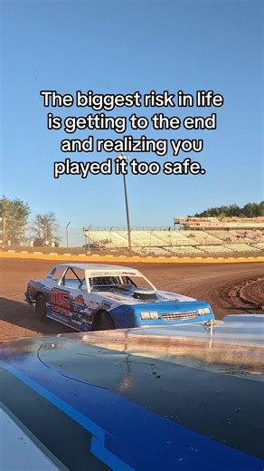 Dirt Track Racing: Street Stock Girl Driver Action