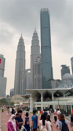 KLCC Park Kuala Lumpur 🇲🇾 | Stunning Skyscrapers & City View 🌆