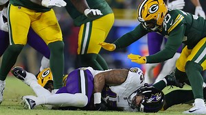 Highlight: Mike Green Recovers Fumble on Botched Snap