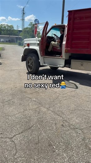 The Junk Squad🛠️ on Instagram: "Did you know? 🤯 Letting junk pile up doesn’t just take up space — it can actually cost you money, lower property value, and create safety risks without you even realizing it. Old furniture, broken appliances, construction debris, and cluttered garages often become fire hazards, pest magnets, and tripping dangers. In rental properties, excess junk can even delay turnovers, fail inspections, or lead to fines if it’s not handled properly. Here’s something most peop