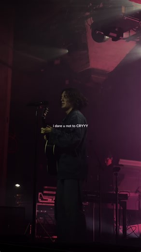 Live Acoustic Performance with Captivating Lyrics