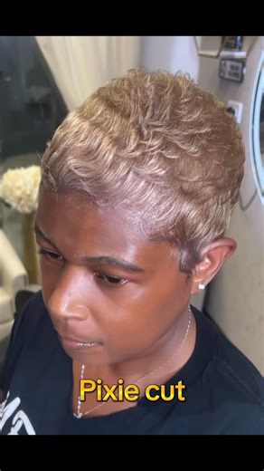 RAZOR CHIC on Instagram: "Omg she looks amazing don’t you agree????? Watch this clip to see how the glow up was real and not one track was used just skills‼️ COMMENT THE WORD TOUR TO BOOK‼️‼️ COMMENT THE WORD MASTERCLASS TO SIGN UP‼️‼️ OR HIT THE LINK IN THE BIO‼️‼️ Let’s talk about getting your monies worth!!!! This beauty came in wanting a total makeover 💯💯💯 DETAILS MATTER…. Your life will never be the same after these hands 💯 i can make u fall back in love with yourself also your real hai