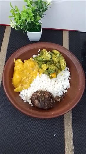 Traditional Sri Lankan Lunch with Ladis Fingers Curry, Manioc Curry & Fish Ambulthiyal 🇱🇰🔥