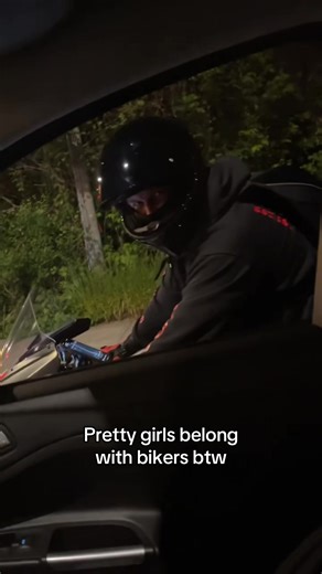 Exploring the Aprilia RSV4: A Biker's Dream Machine