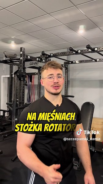 Jak pozbyć się bólów barków na siłowni? Ćwiczenia i porady