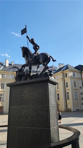 🏰 Inside Europe’s Largest Castle Complex! Prague Castle Tour #praga #travel #gothic