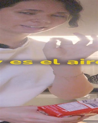 FerRealSpanish | 🔤 R vs RR — How to roll your tongue, not your strength! 👇 Spanish 'R' and 'RR' aren't about how forcefully you say them, but where your... | Instagram