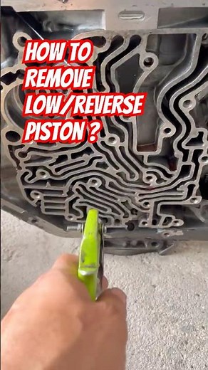 How to Remove the TH350 Low/Reverse Piston ? #shorts #automobile #youtube #tricks
