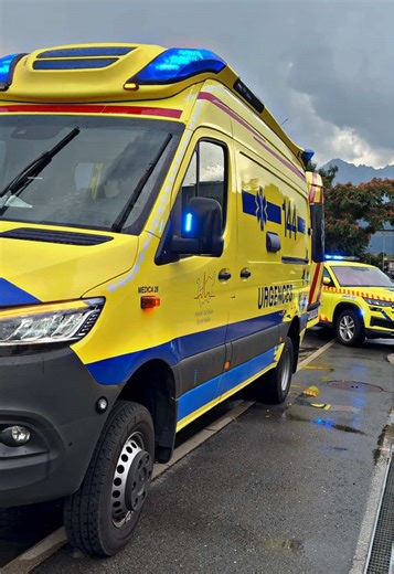 #secours #suisse #ambulance #smur #333 #médica #28 #urgence #144 #🇨🇭🚑👨🏼‍⚕️✨