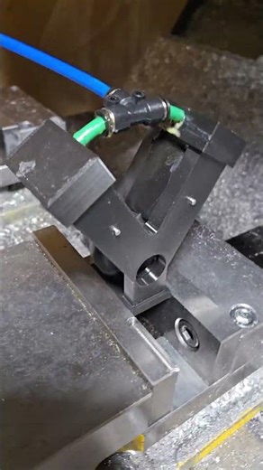 V2 Cylinder Oscillating Air Engine