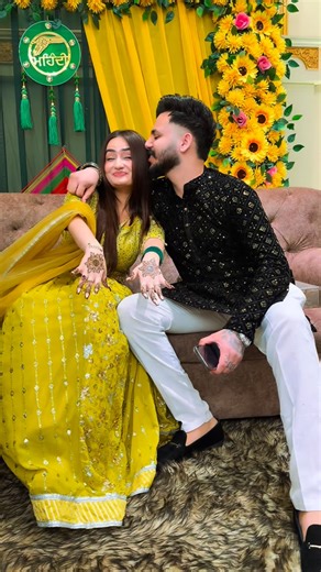 RASHIKA SACHDEVA 🤍 on Instagram: "Likhya mehndi na tera naa ve 😍♥️ @rashika_sachdeva @garv_vasudeva_ . . . . #trending #punjabi #mehendifunction"