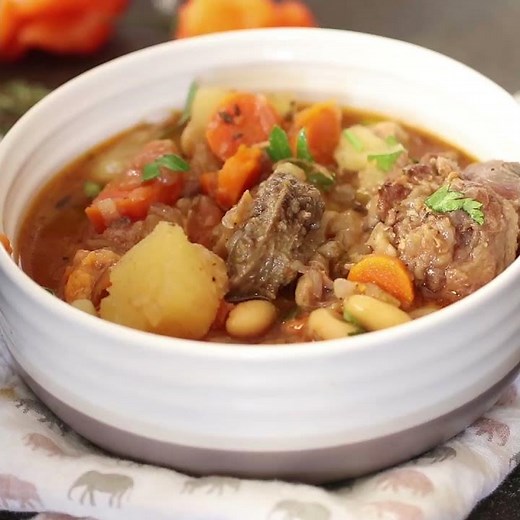 Slow Cooker Oxtail Soup