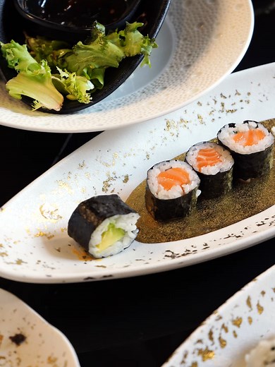 🍣 Osez l’originalité chez Master Sushi ! 🍣 Découvrez nos plats uniques et créatifs qui surprennent autant les yeux que les papilles : sushis revisités, colorés et créations gourmandes à volonté 😋 ✨ Laissez-vous tenter par des associations inédites et partagez un moment délicieux et différent à chaque visite ! #agen #restaurant #mastersushi #sushi