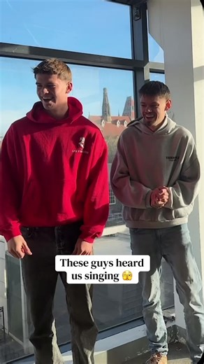 Wholesome Singing Reactions That Will Make You Smile